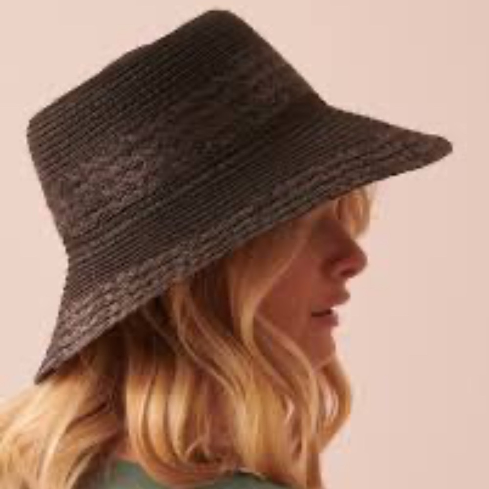 Nwot. La vie en rose summer bucket hat